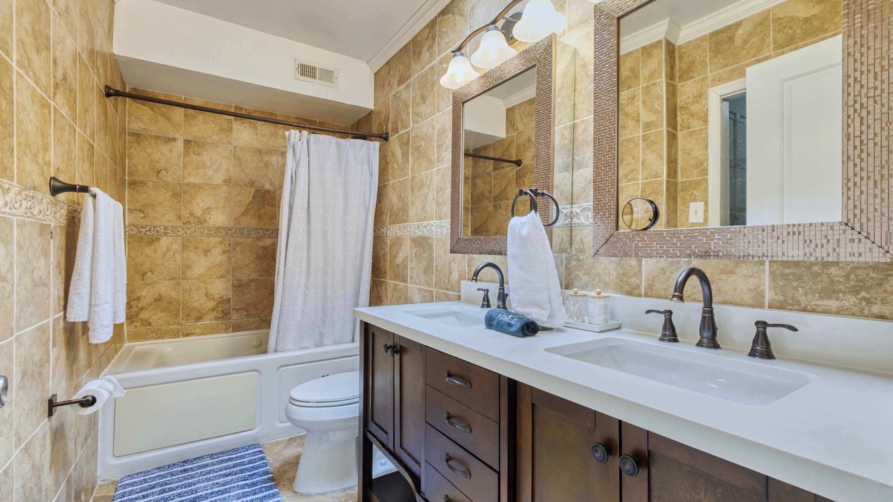 Photo of Bathroom in Brightwood Park