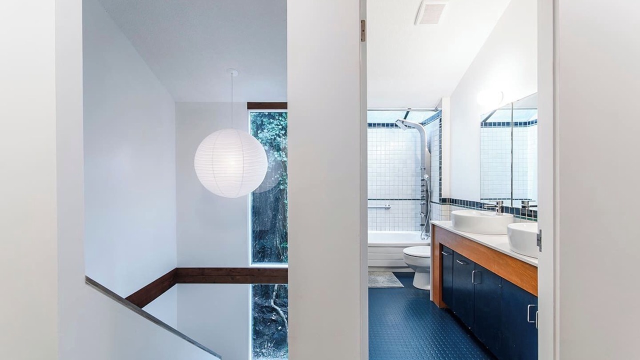 Photo of Bathroom in Upper Lonsdale