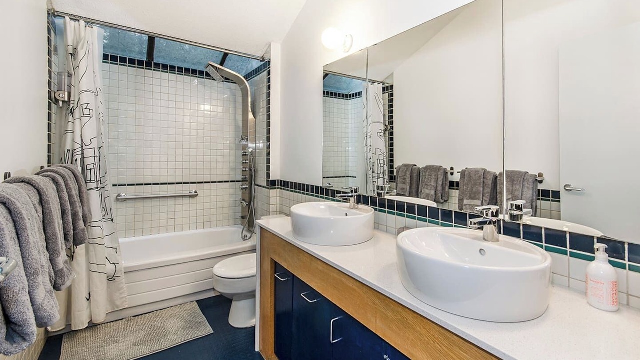 Photo of Bathroom in Upper Lonsdale