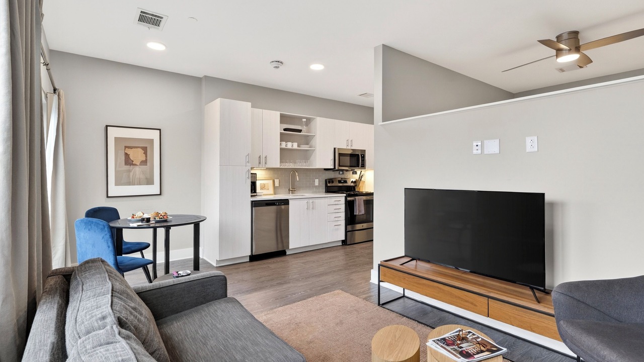 Photo of Livingroom in Hillsboro West End