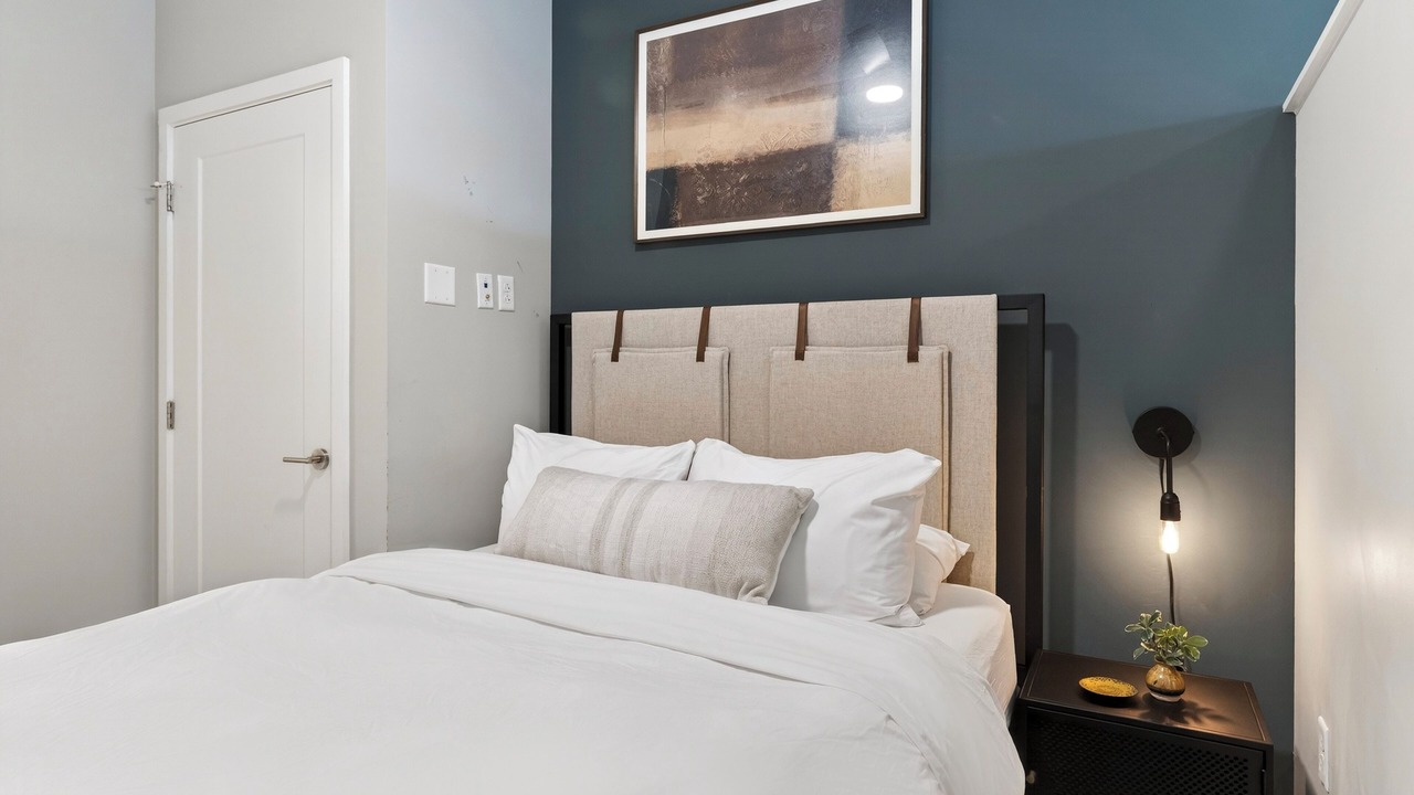 Photo of Bedroom in Hillsboro West End