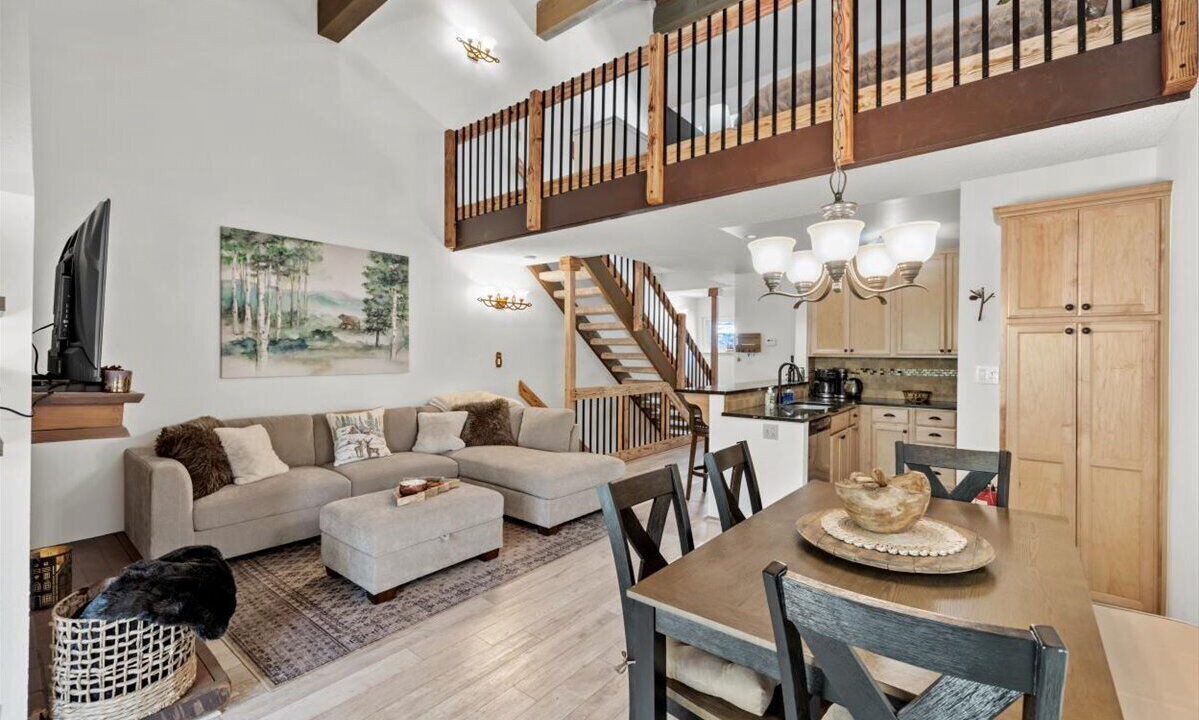 Photo of Livingroom in Carnelian Woods