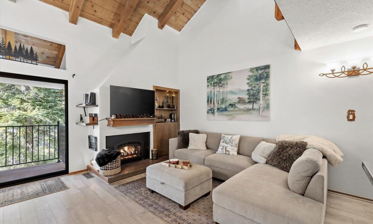 Photo of Livingroom in Carnelian Woods