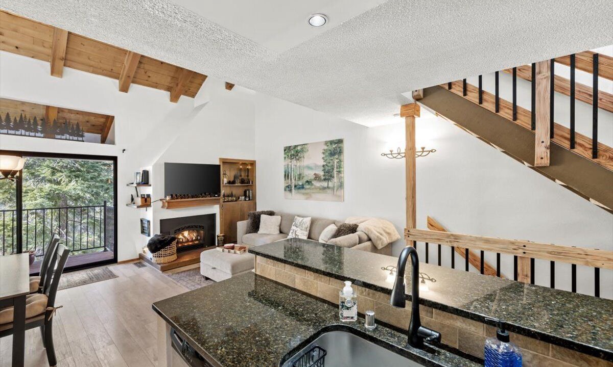 Photo of Livingroom in Carnelian Woods