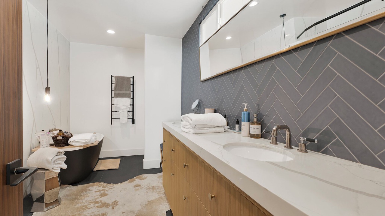 Photo of Bathroom in Woodland Hills