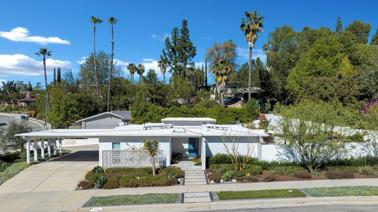 Photo of Outdoor in Woodland Hills