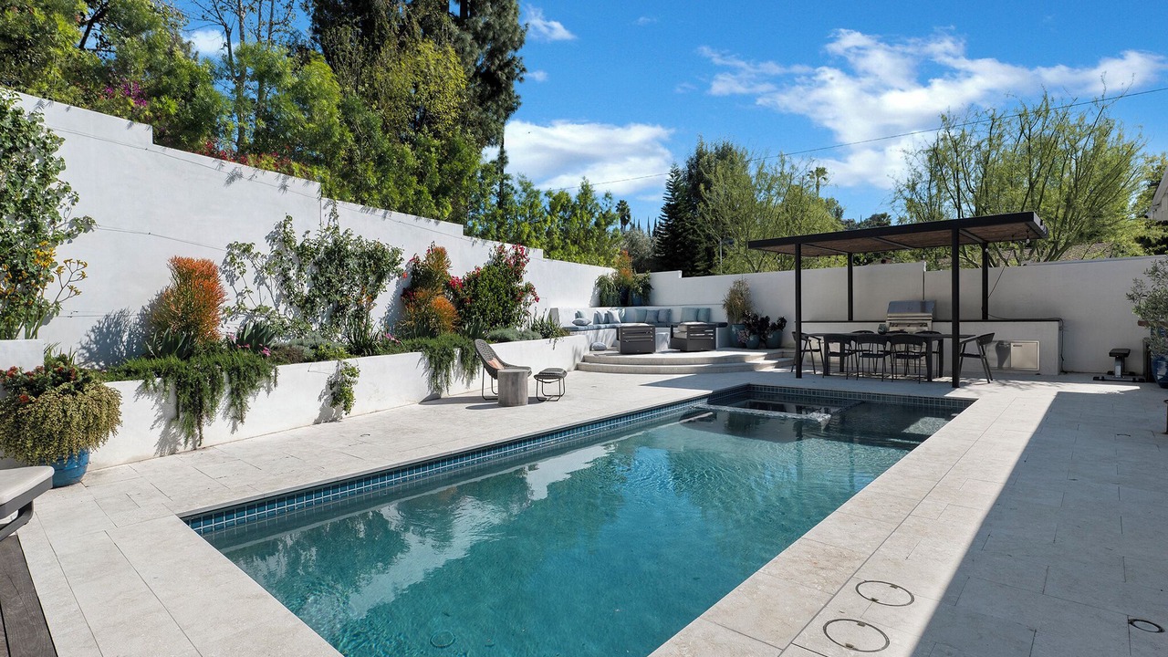 Photo of Outdoor in Woodland Hills