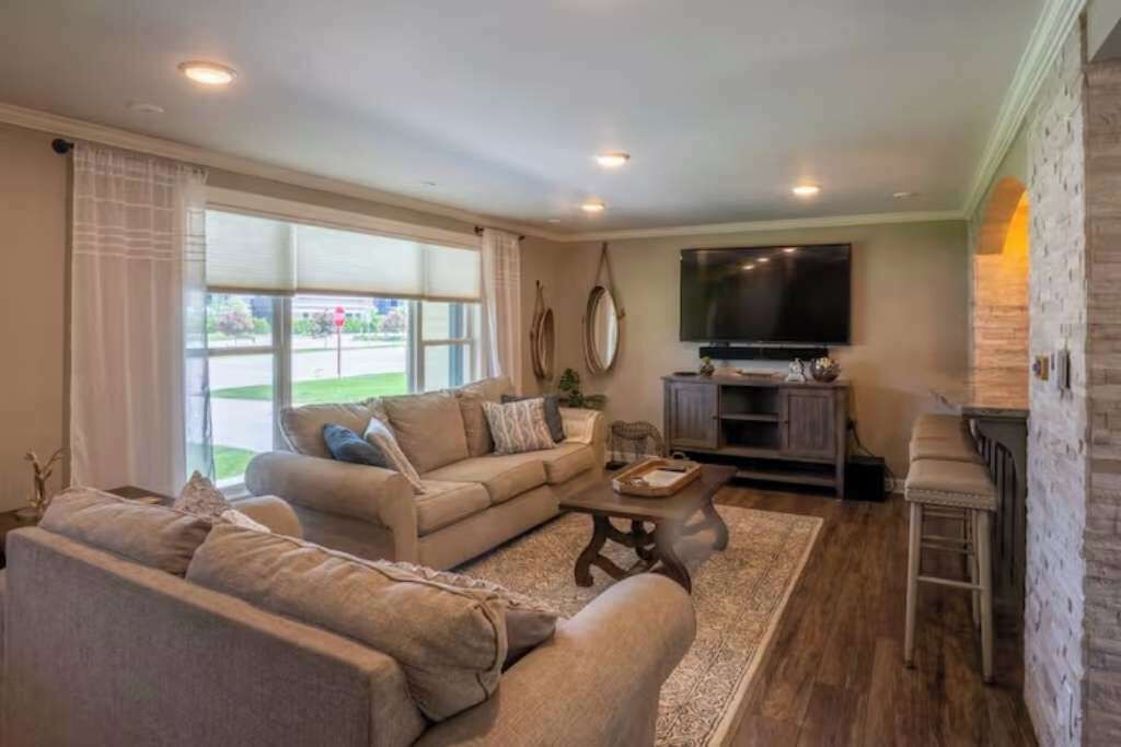 Photo of Livingroom in Ashwaubenon