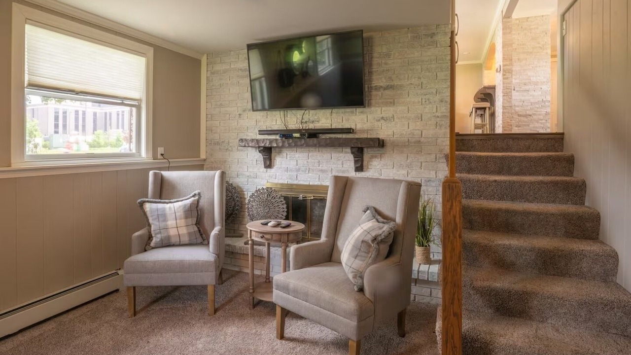 Photo of Livingroom in Ashwaubenon