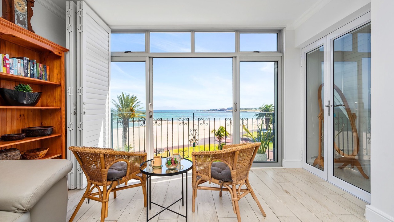Photo of Livingroom in Gordons Bay Central