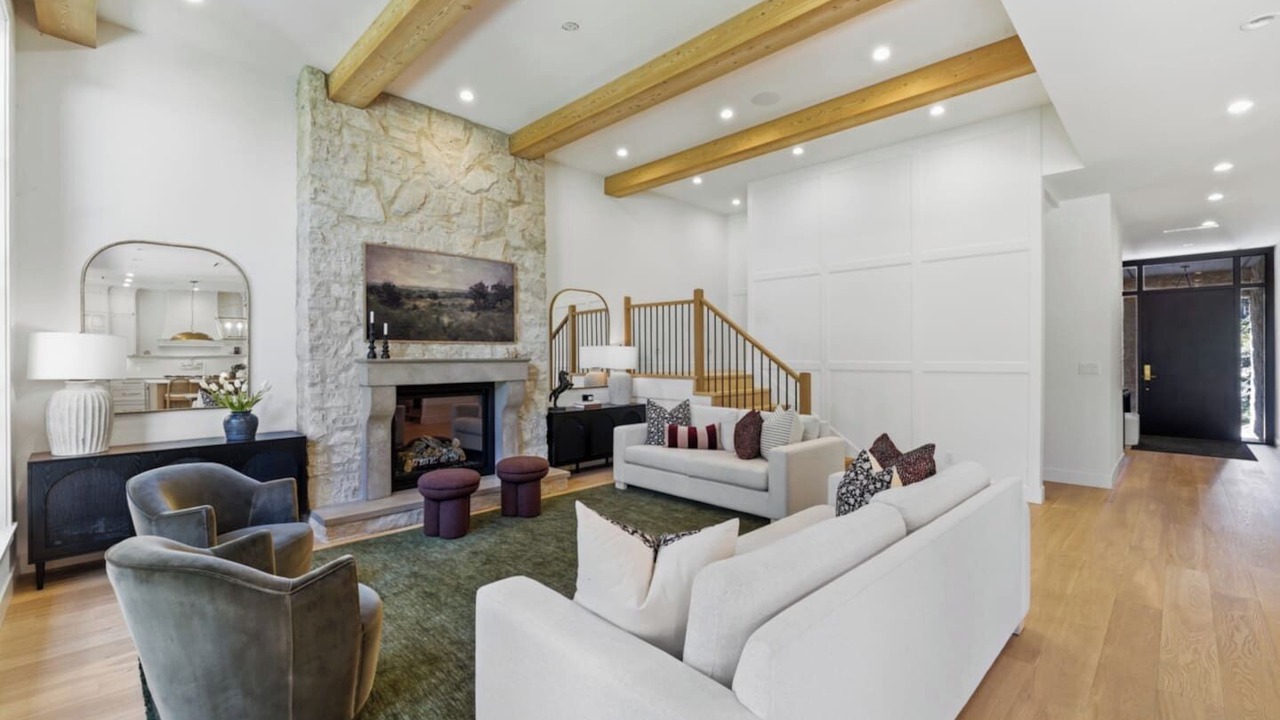 Photo of Livingroom in Pemberton Heights
