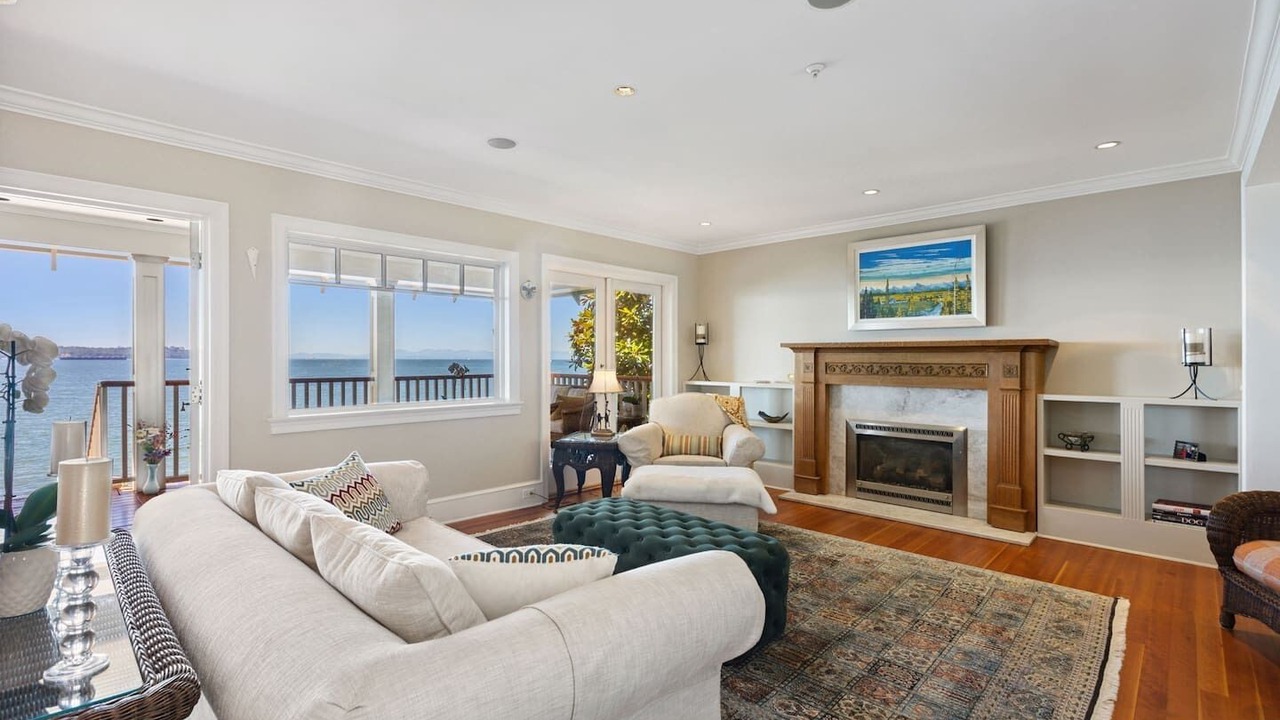Photo of Livingroom in West Vancouver