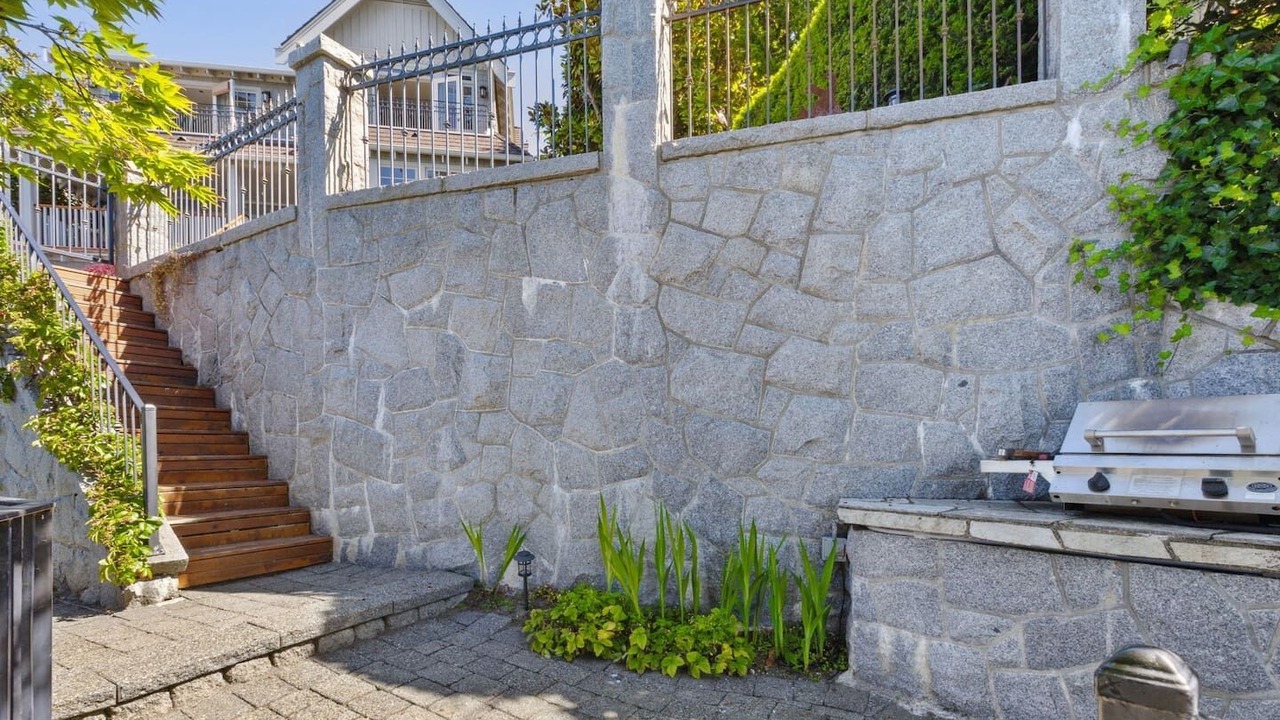 Photo of Patio Balcony in West Vancouver