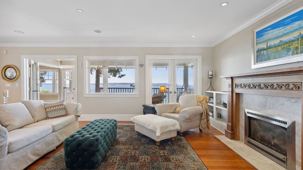 Photo of Livingroom in West Vancouver