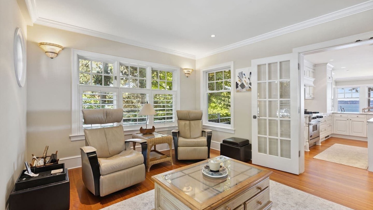 Photo of Livingroom in West Vancouver