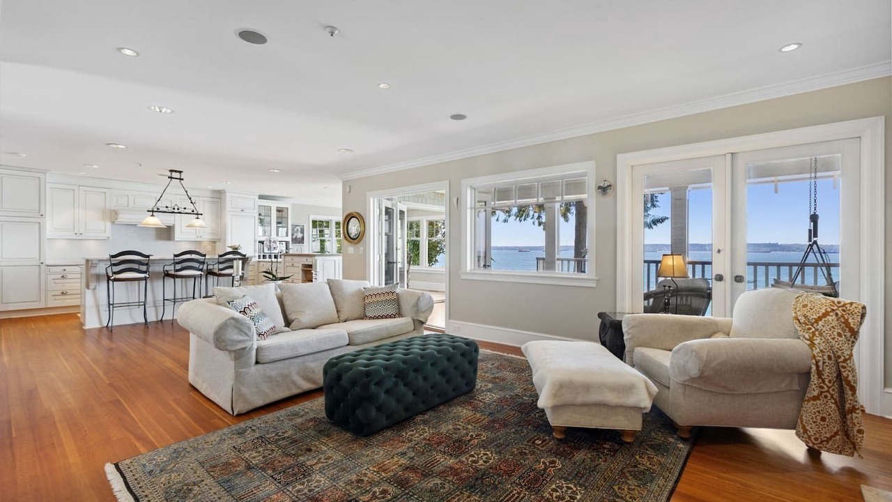 Photo of Livingroom in West Vancouver