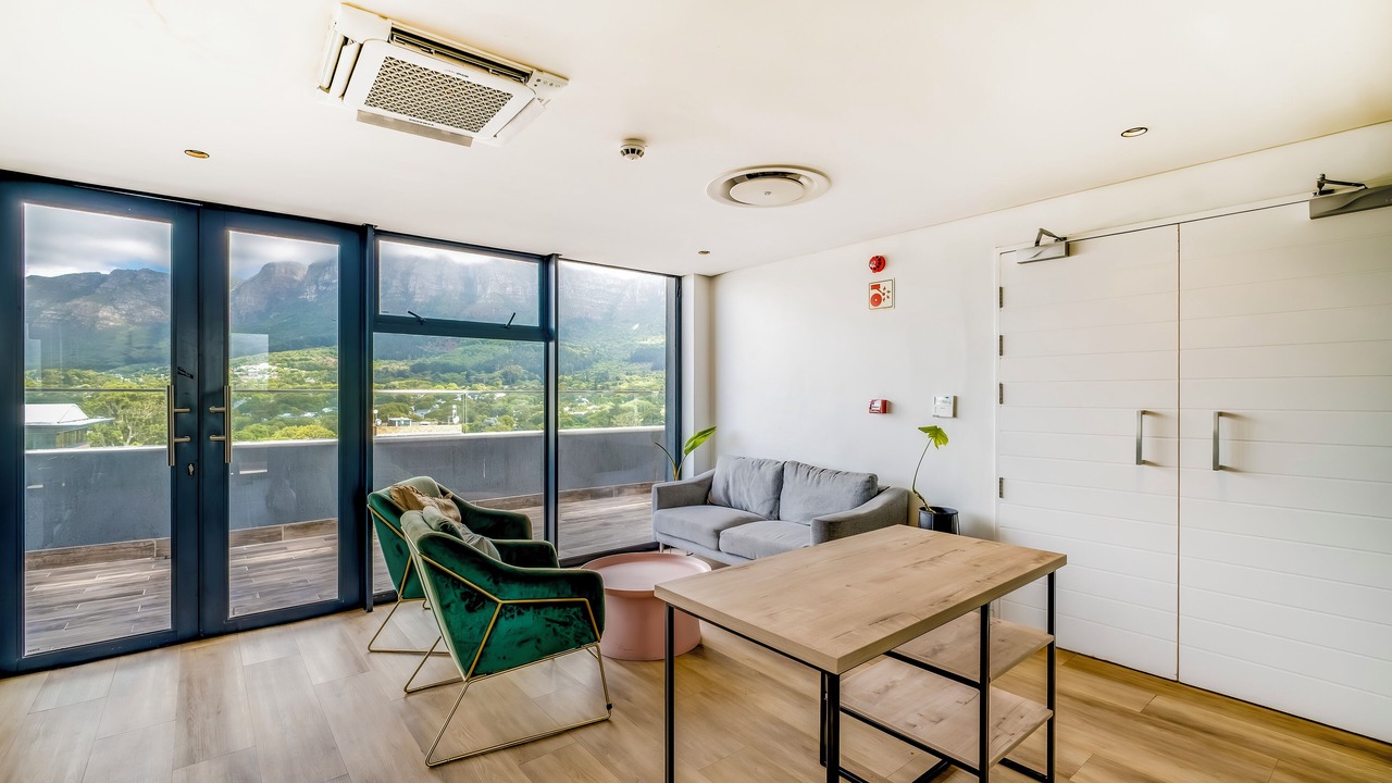 Photo of Livingroom in Claremont