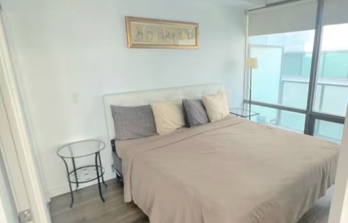 Photo of Bedroom in Bay Street Corridor