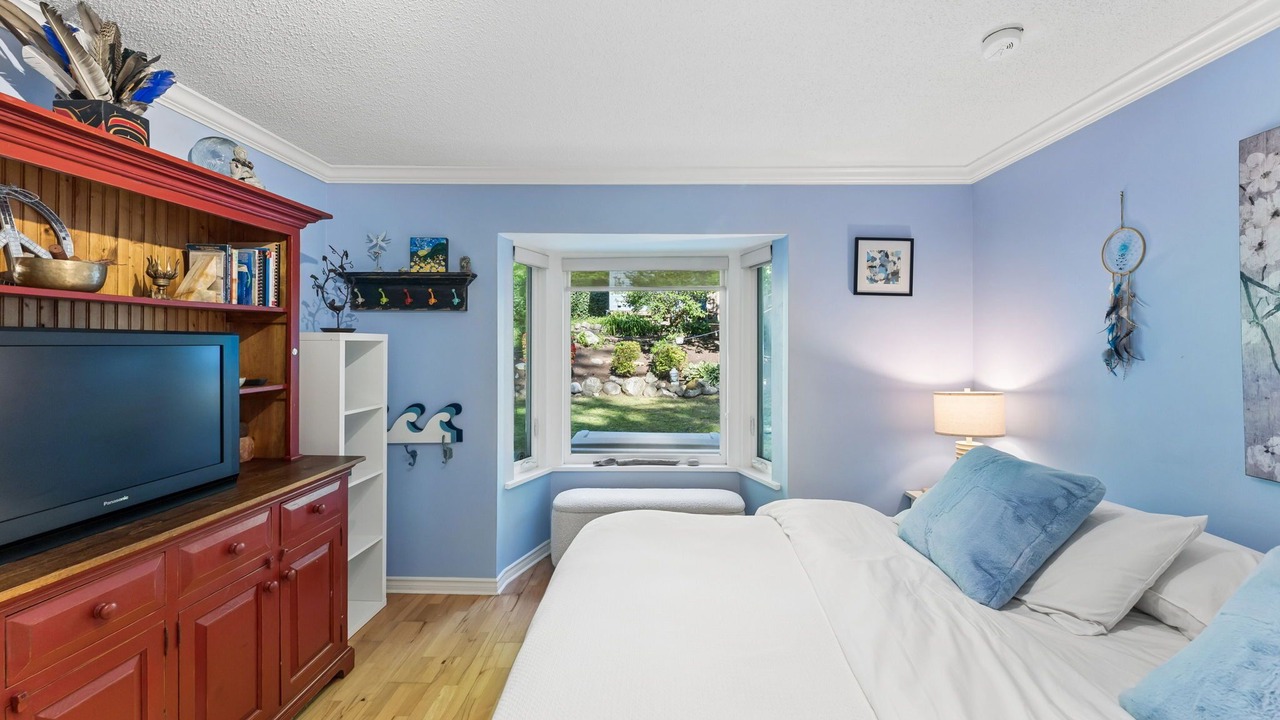 Photo of Bedroom in Deep Cove