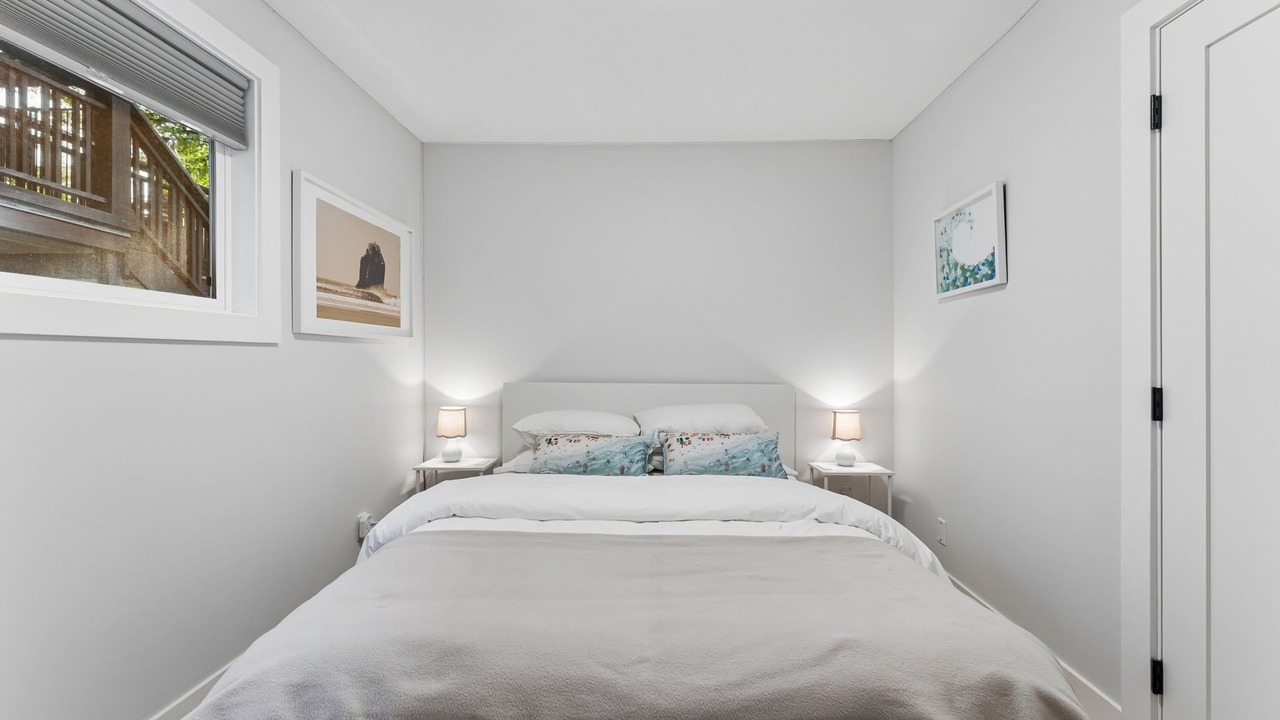 Photo of Bedroom in Deep Cove