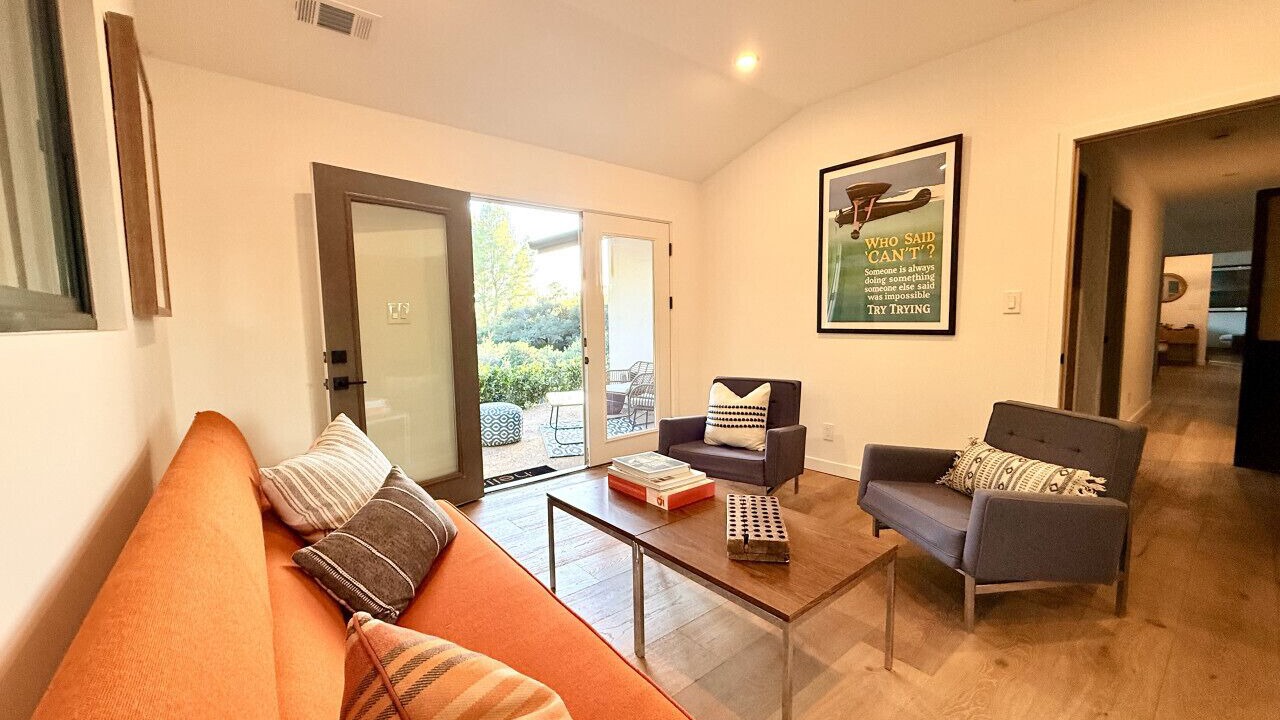 Photo of Livingroom in Meiners Oaks