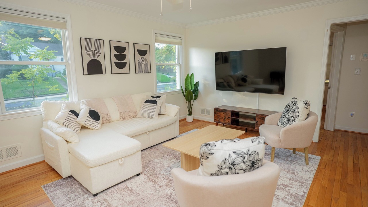 Photo of Livingroom in Wheaton-Glenmont