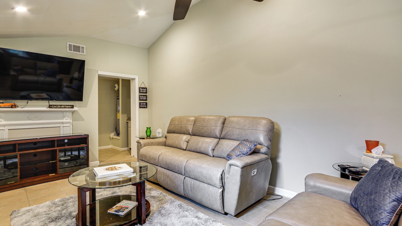 Photo of Livingroom in Lexington
