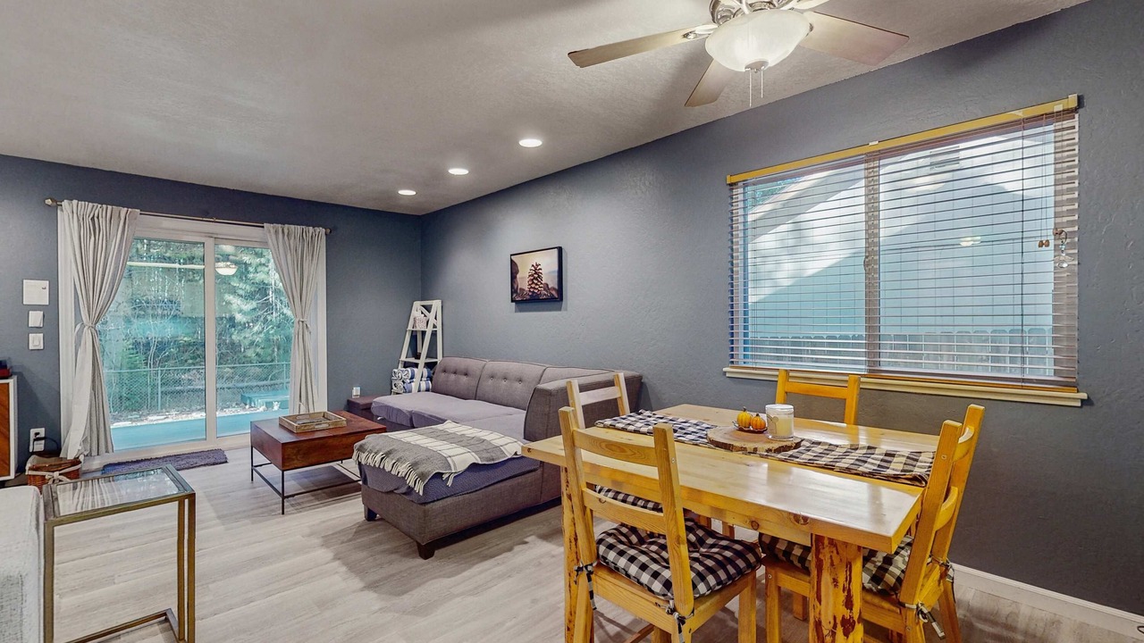 Photo of Livingroom in Tahoe Island