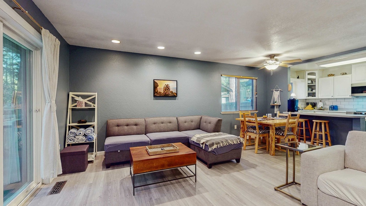 Photo of Livingroom in Tahoe Island