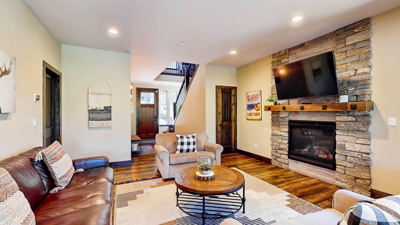 Photo of Livingroom in North Upper Truckee
