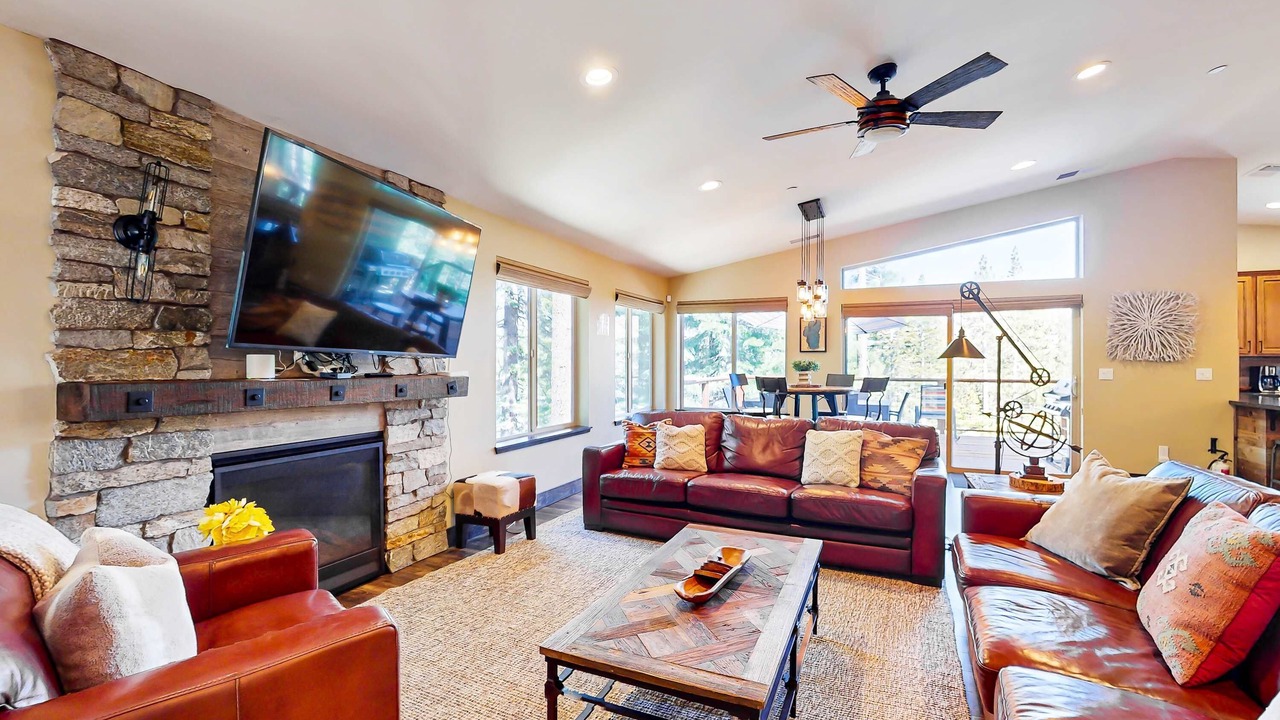 Photo of Livingroom in North Upper Truckee