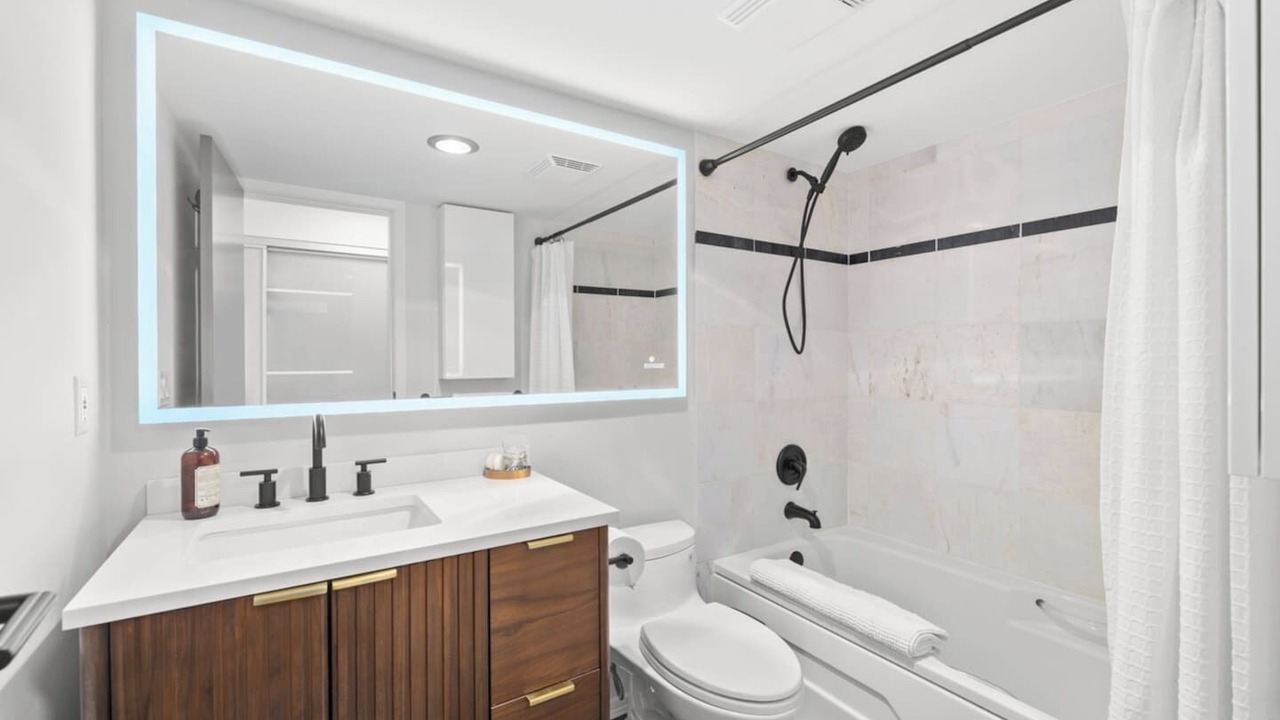Photo of Bathroom in Lower Lonsdale