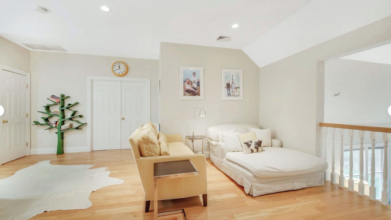 Photo of Livingroom in Wainscott Woods