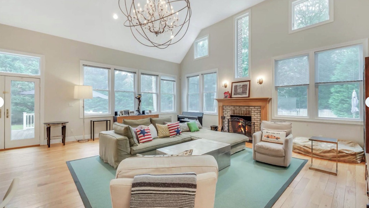 Photo of Livingroom in Wainscott Woods