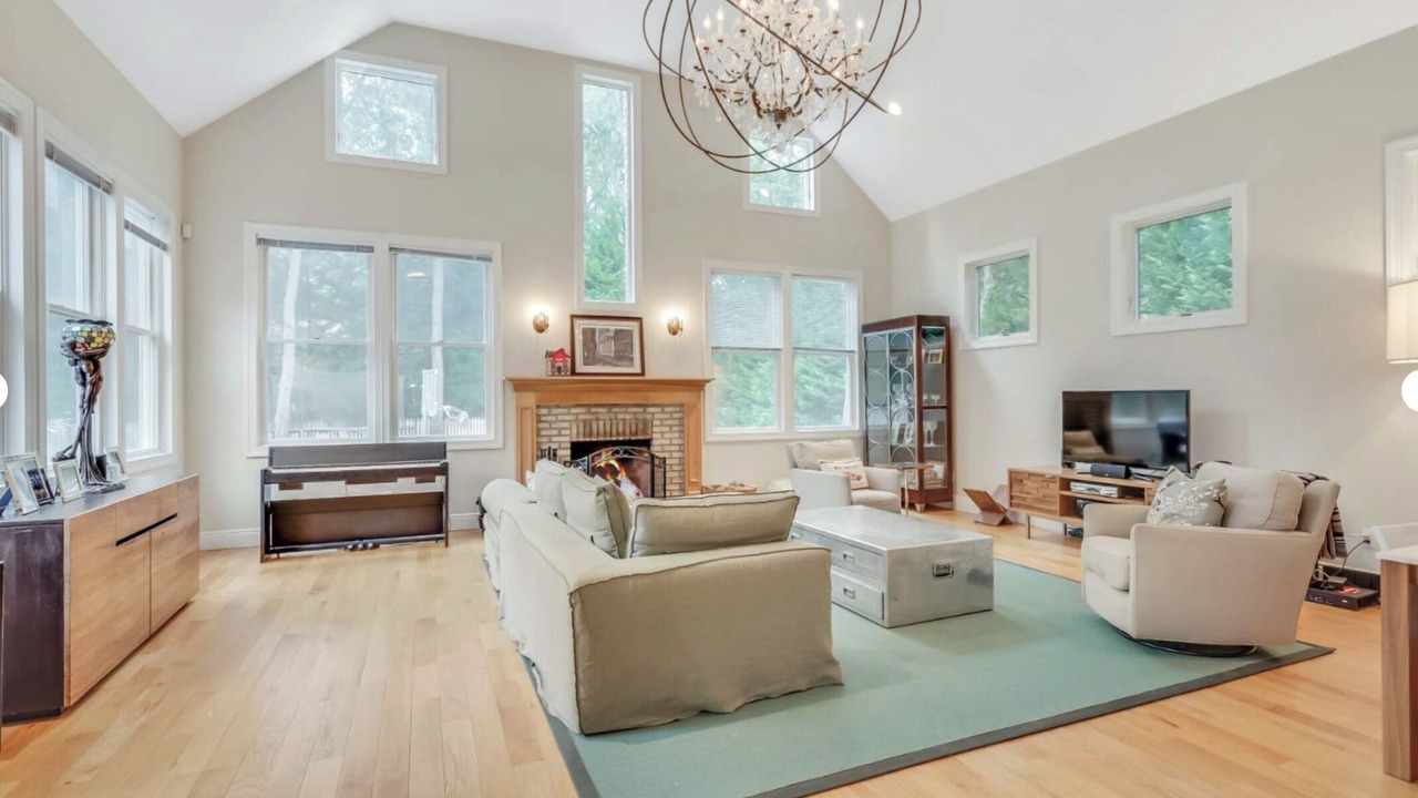 Photo of Livingroom in Wainscott Woods