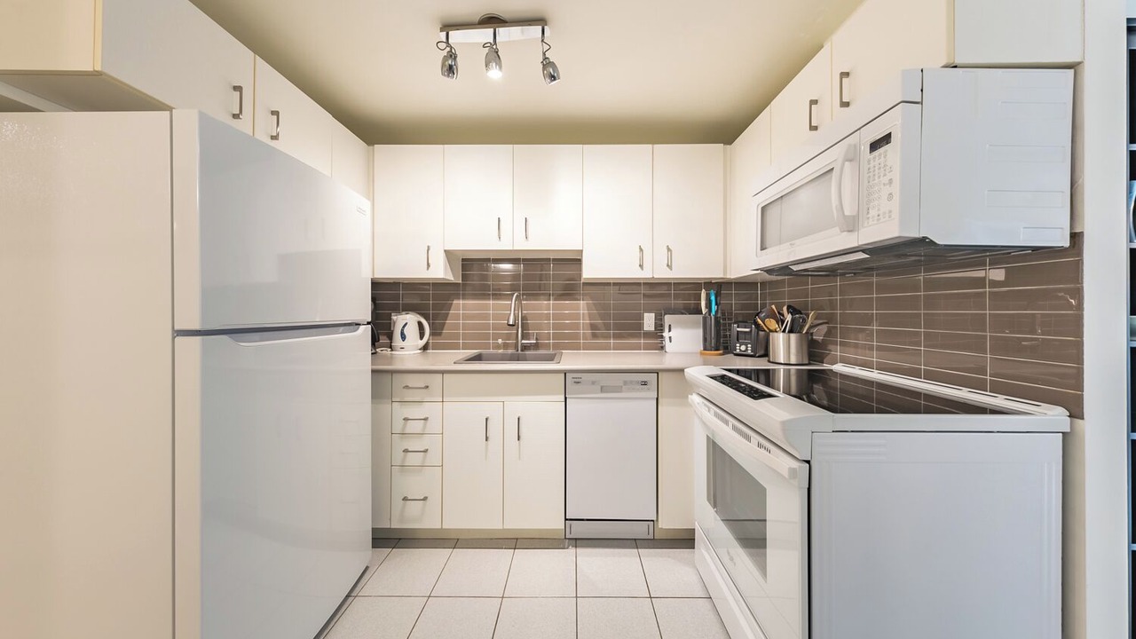 Photo of Kitchen in Coal Harbour