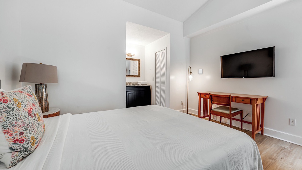 Photo of Bedroom in Golden Glades - The Woods