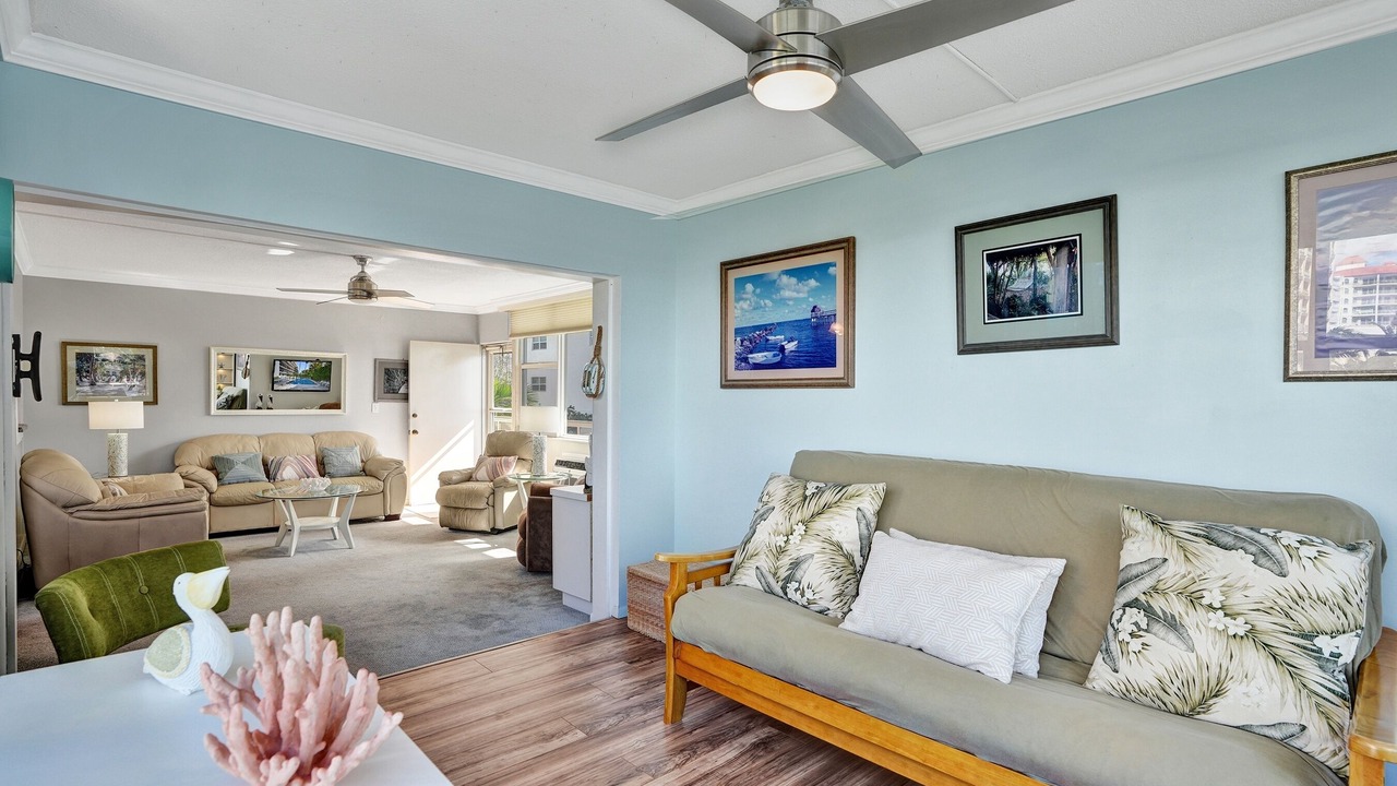 Photo of Livingroom in Central Beach