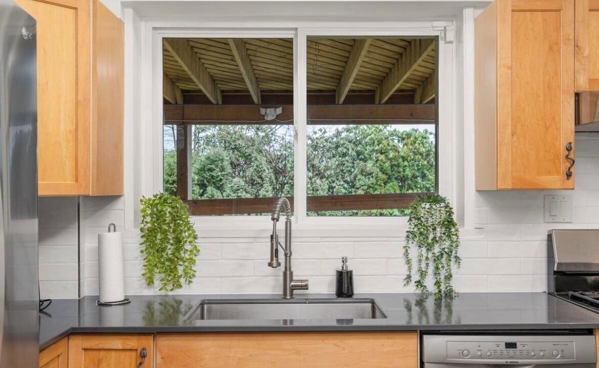 Photo of Kitchen in West Vancouver
