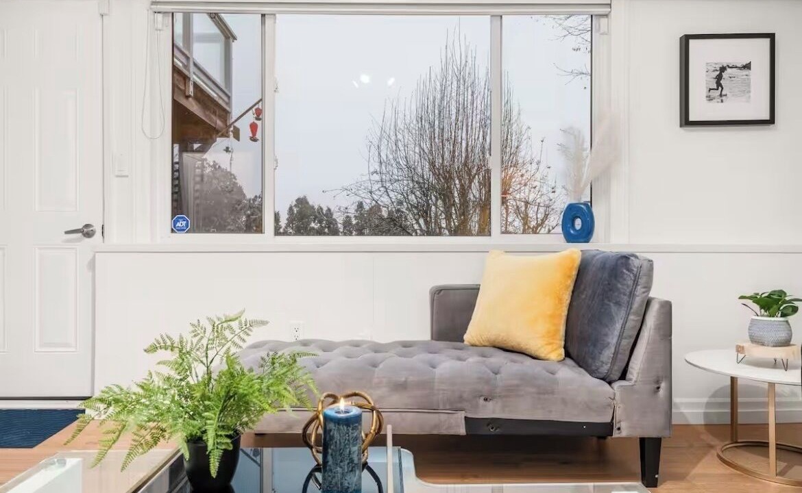 Photo of Livingroom in West Vancouver
