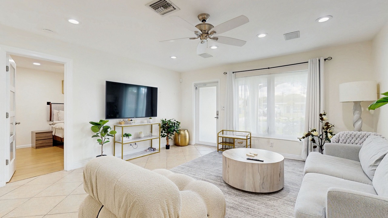 Photo of Livingroom in Coral Ridge Isles