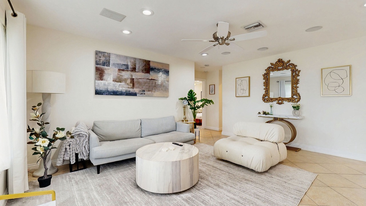 Photo of Livingroom in Coral Ridge Isles