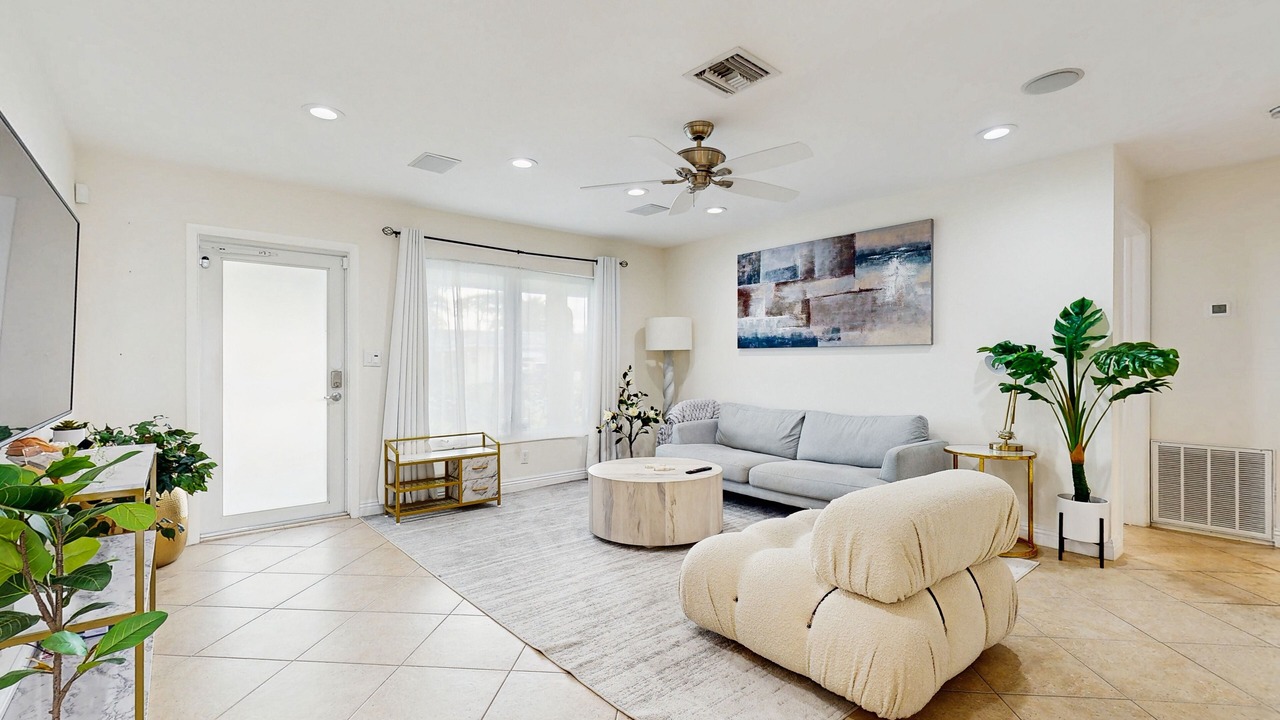 Photo of Livingroom in Coral Ridge Isles