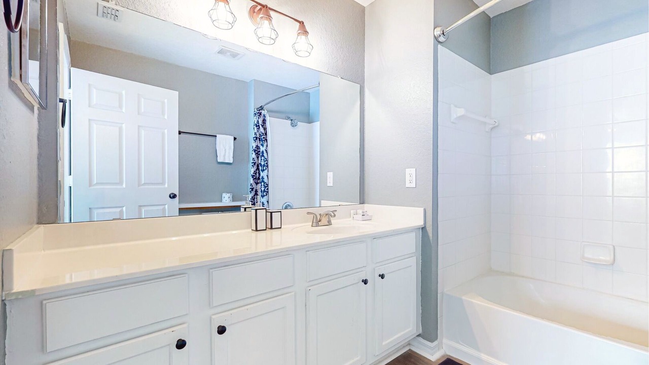 Photo of Bathroom in Venetian Bay Villages