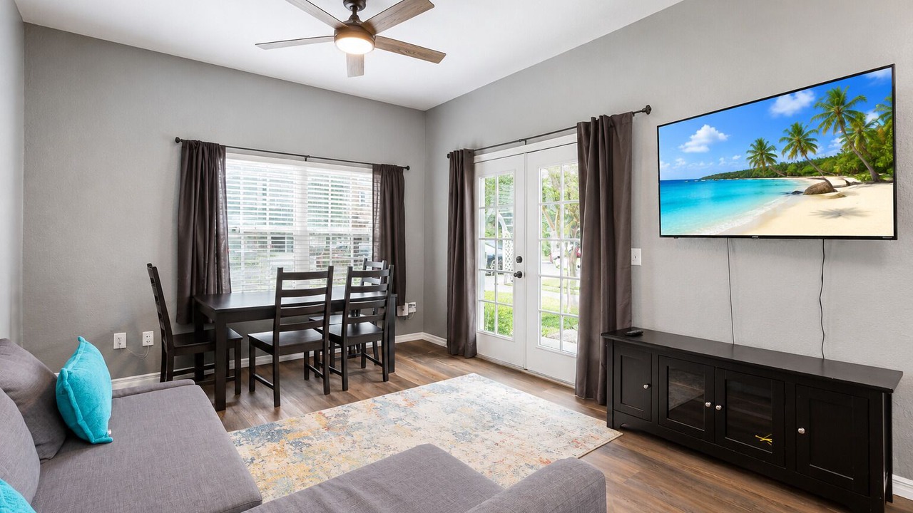 Photo of Livingroom in Venetian Bay Villages