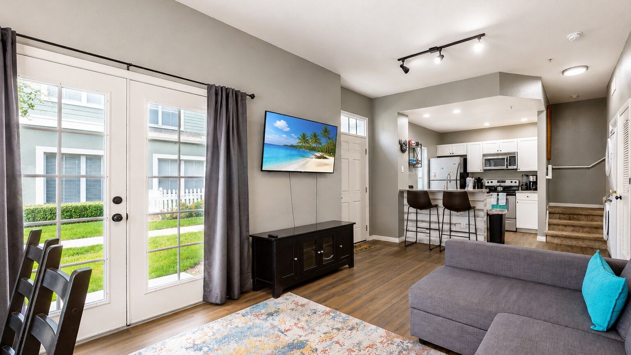 Photo of Livingroom in Venetian Bay Villages