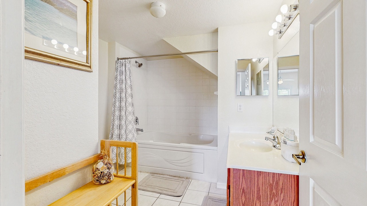 Photo of Bathroom in Venetian Bay Villages