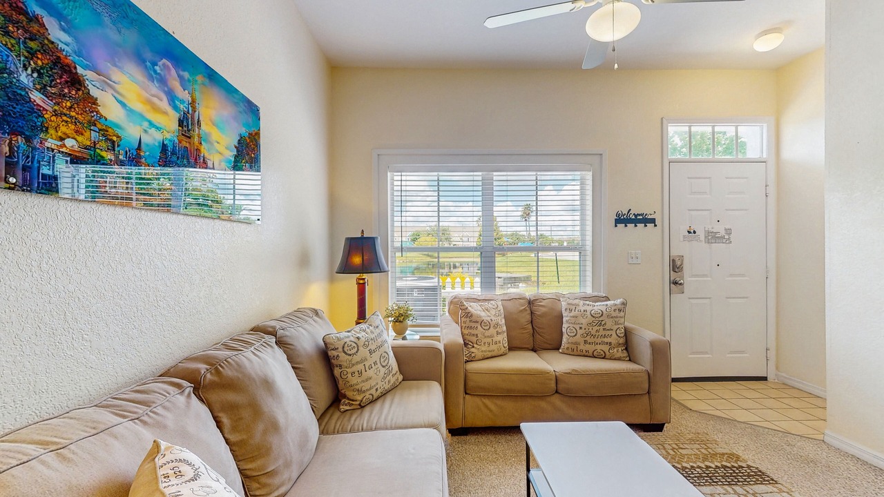 Photo of Livingroom in Venetian Bay Villages