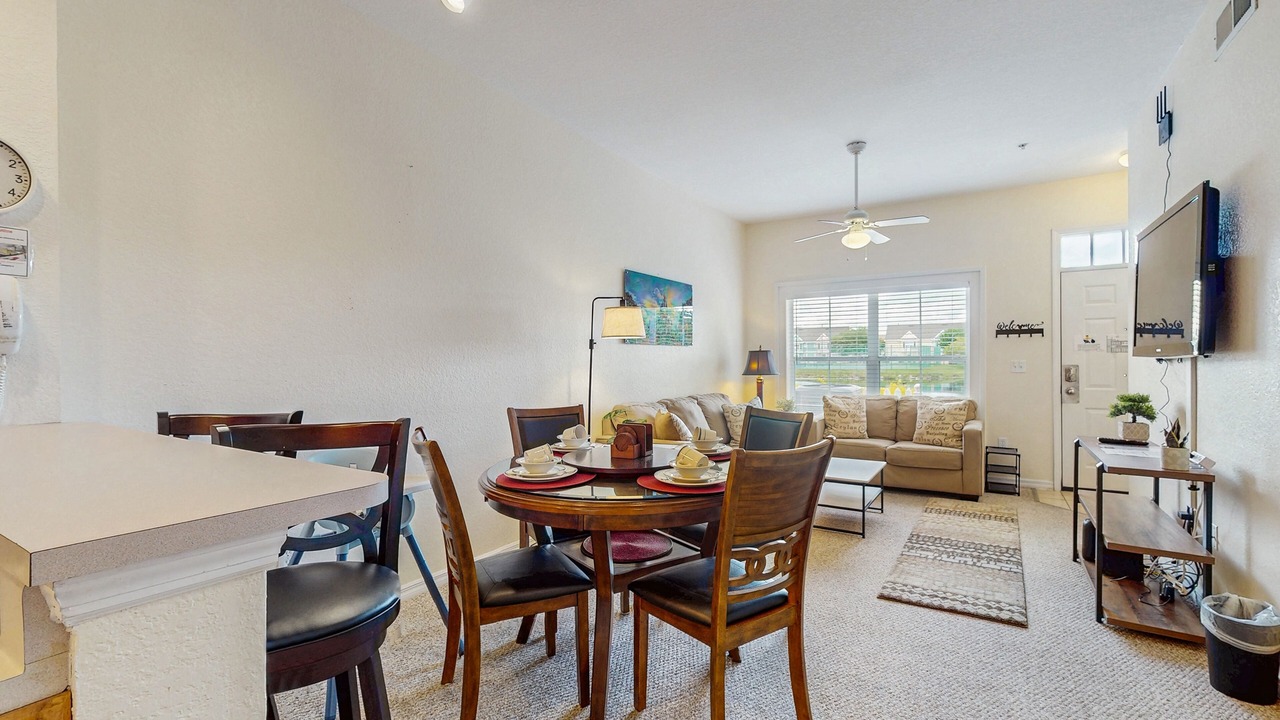 Photo of Livingroom in Venetian Bay Villages