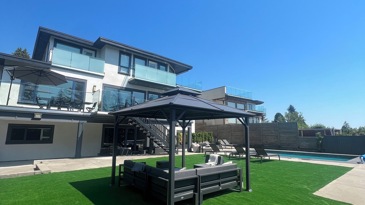 Photo of Patio Balcony in West Vancouver